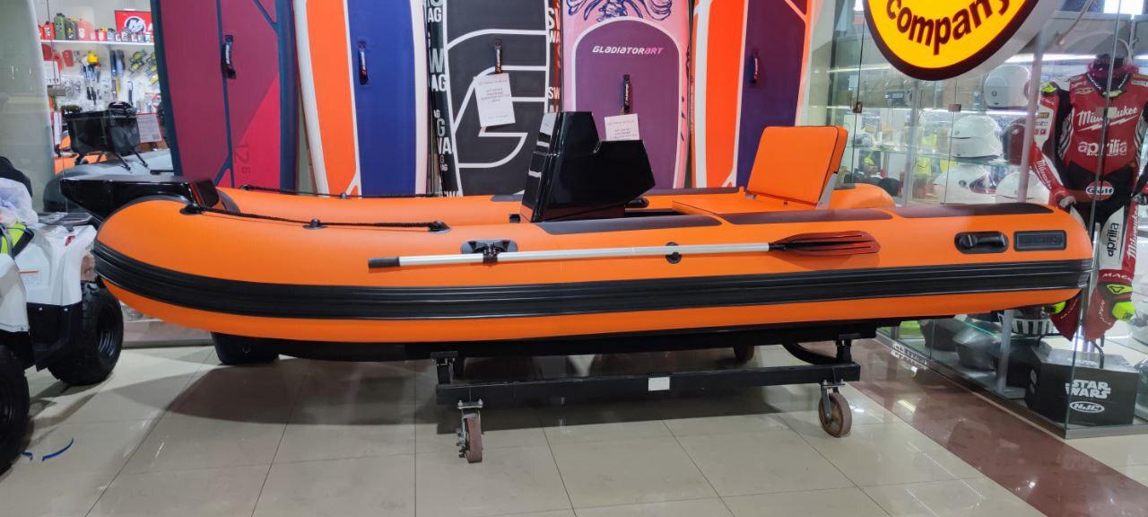 Лодка RIB Forza Marine Навигатор 420R PRO черный/оранжево-черный