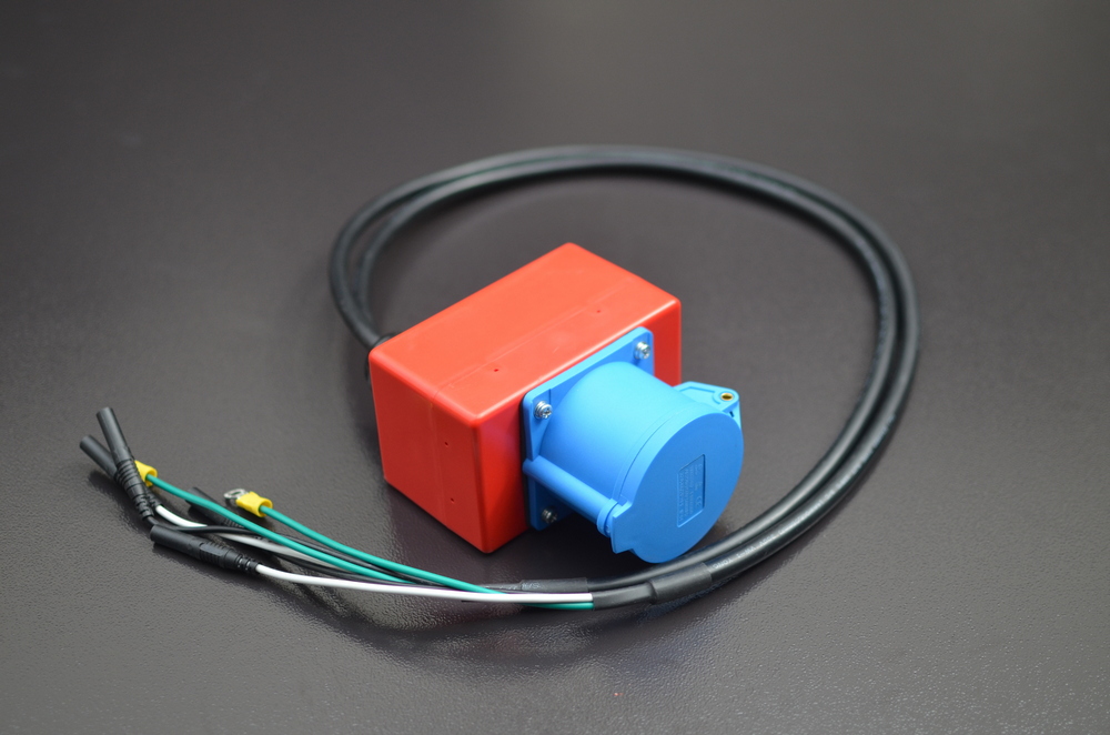 Блок с розеткой для параллельного подключения генераторов HND GE2200Ji 