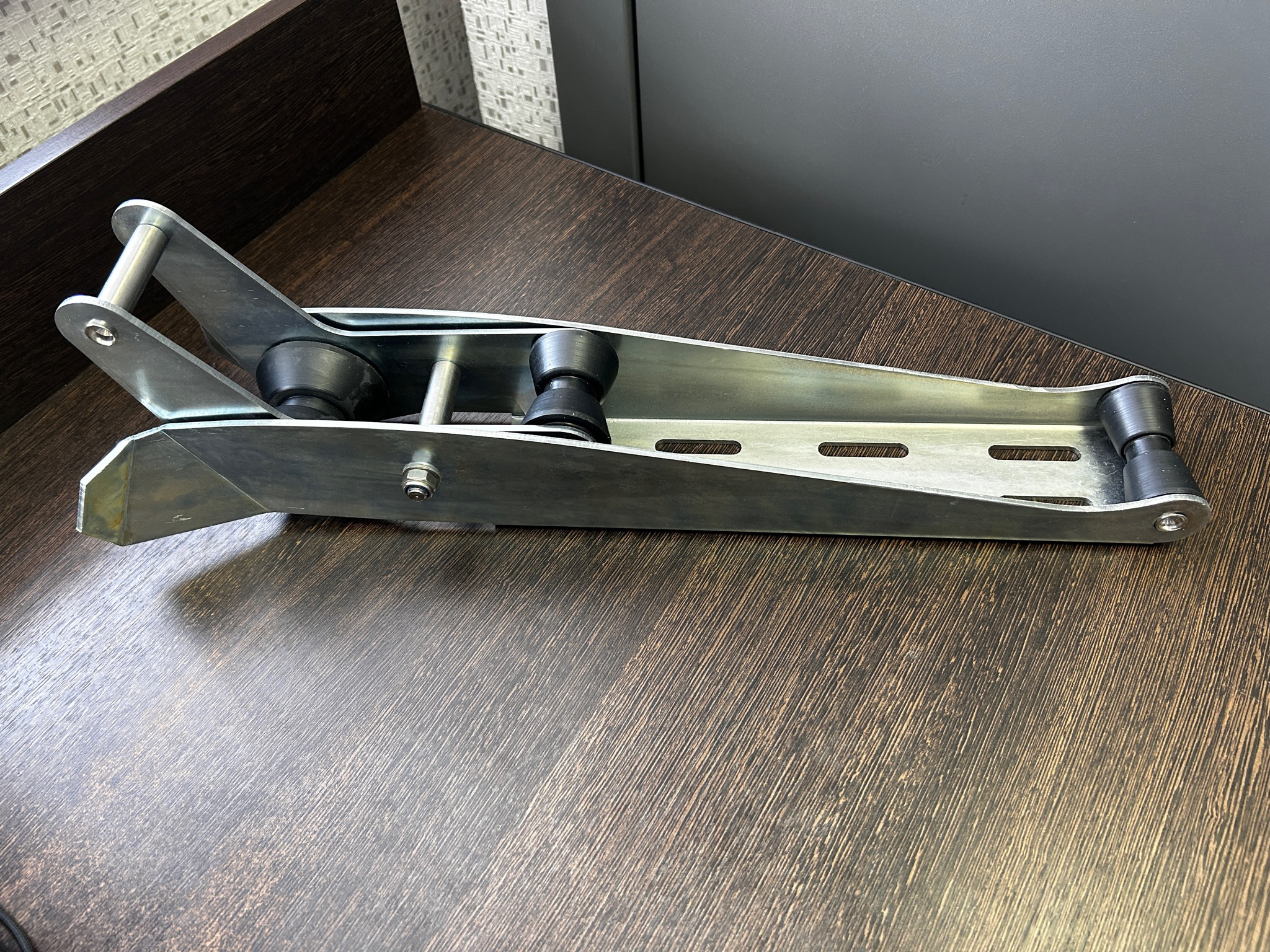 Роульс якорный Praktik.pro с коромыслом S для скрытого монтажа лебедки (оцинкованный)