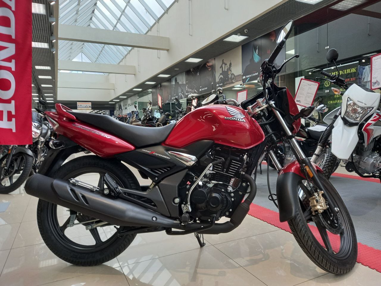 Мотоцикл Honda UNICORN160CC красный