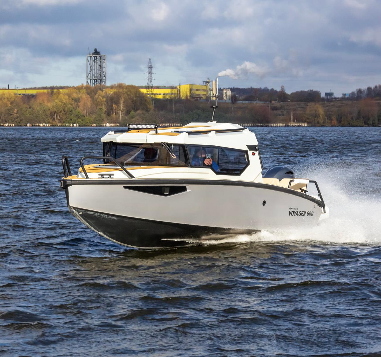 Катер Volzhanka VOYAGER 600 Cabin