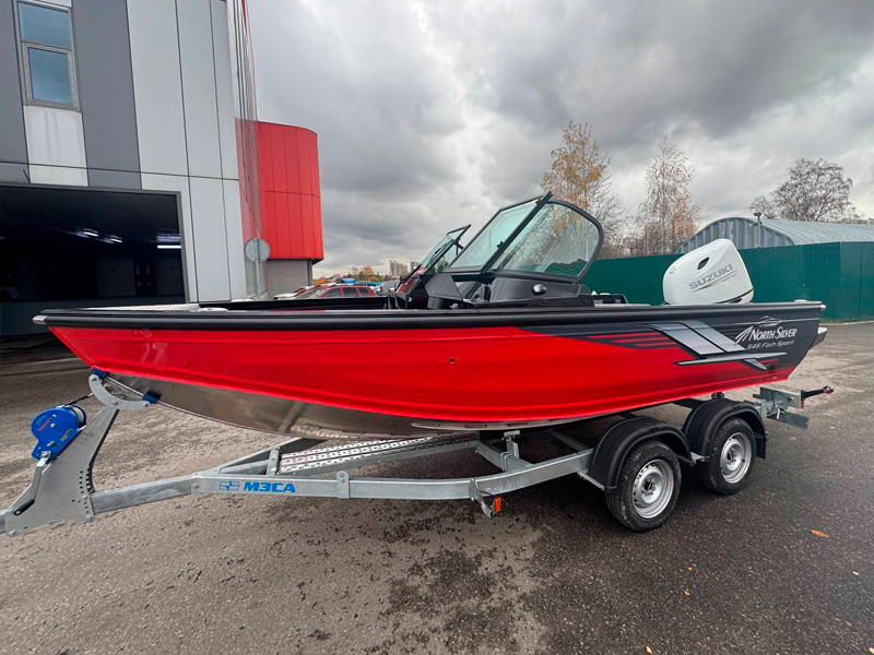 Стильная и функциональная лодка NorthSilver 545 Fish Sport с мотором Suzuki DF140 BTGX White