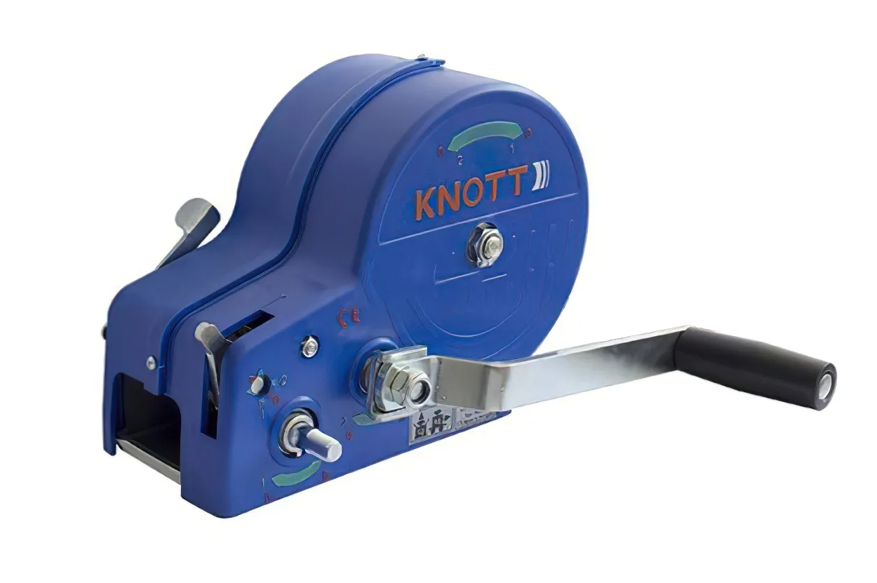 Лебедка Knott г/п 900кг в пласт. корпусе 