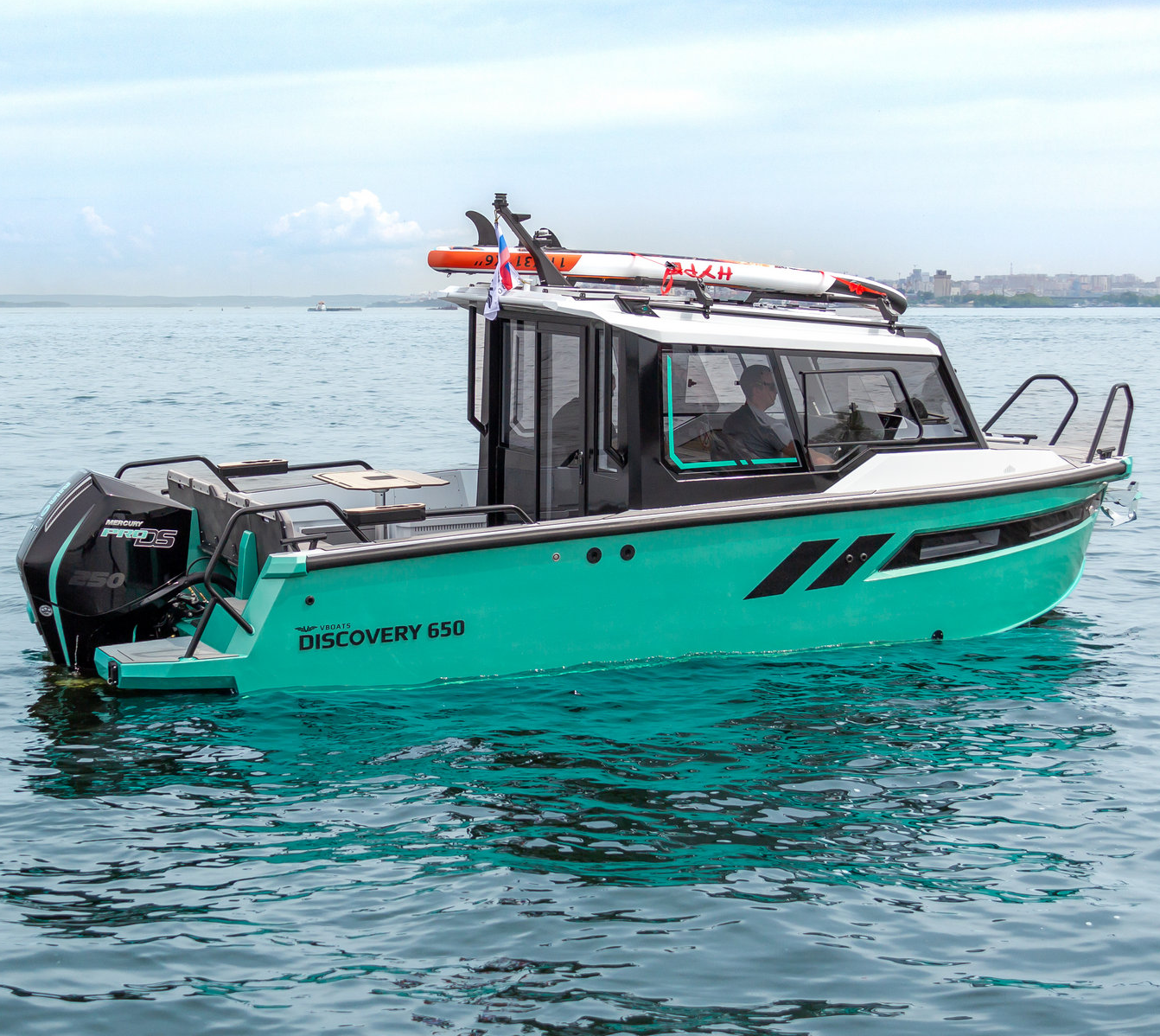 Лодка Discovery 650 Cabin