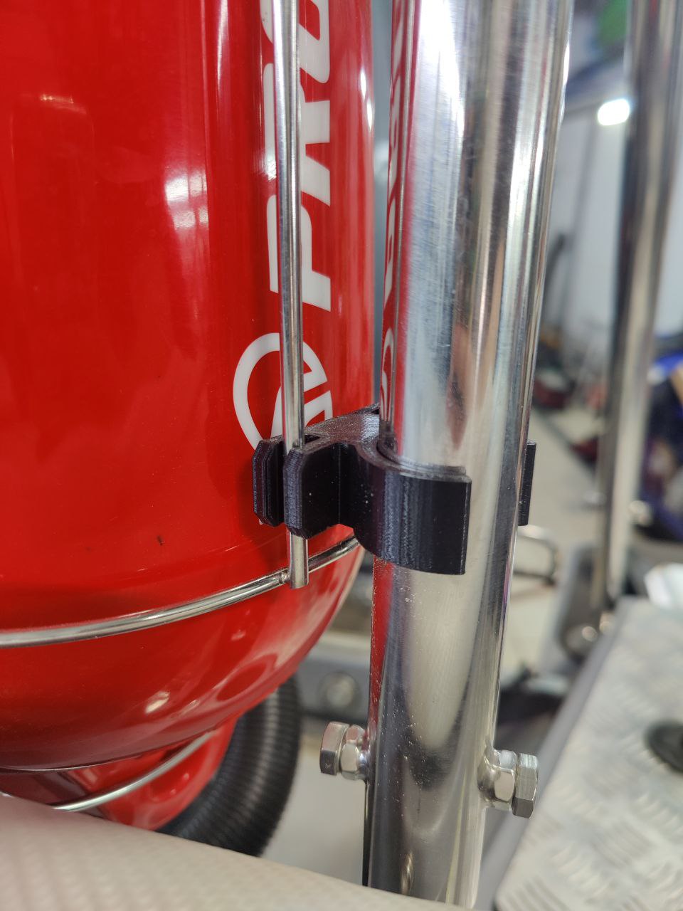 Крепление корзины для кранцев 40 мм (фиксатор) Прокатись.Ру