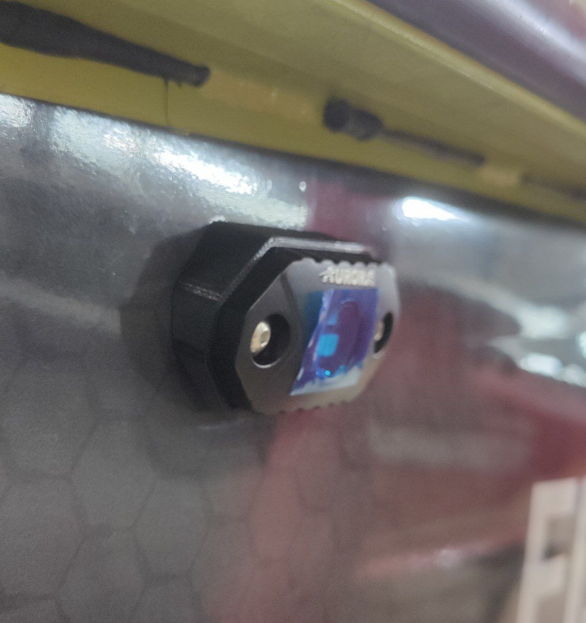 Клиновидная площадка для установки светодиодных фар Aurora, Прокатись.ру