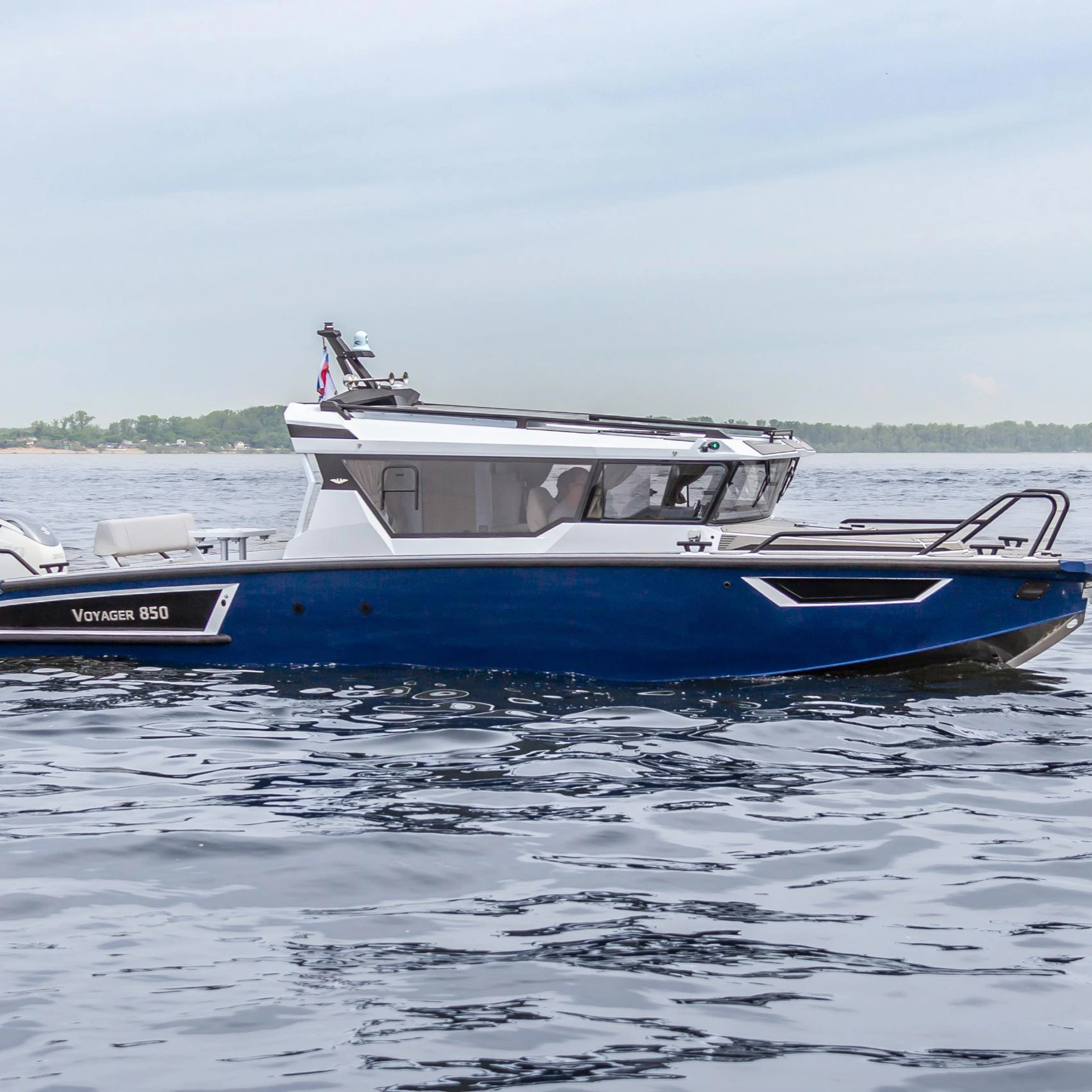 Катер Volzhanka VOYAGER 850 CABIN