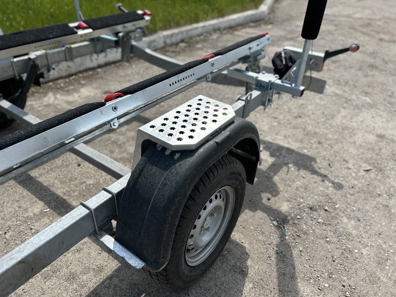 Подножка на крыло V2 для прицепов МЗСА 81771G.021, 81771G.011, L 7022-2.25.601 Praktik.pro