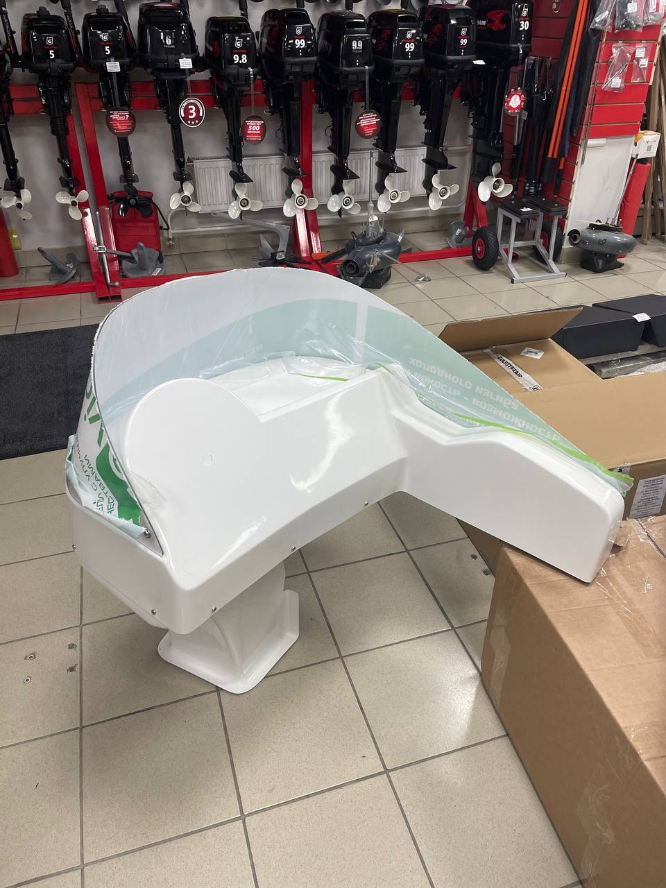 Консоль рулевая для лодок RIB 460-490 с привязкой к полу, белая