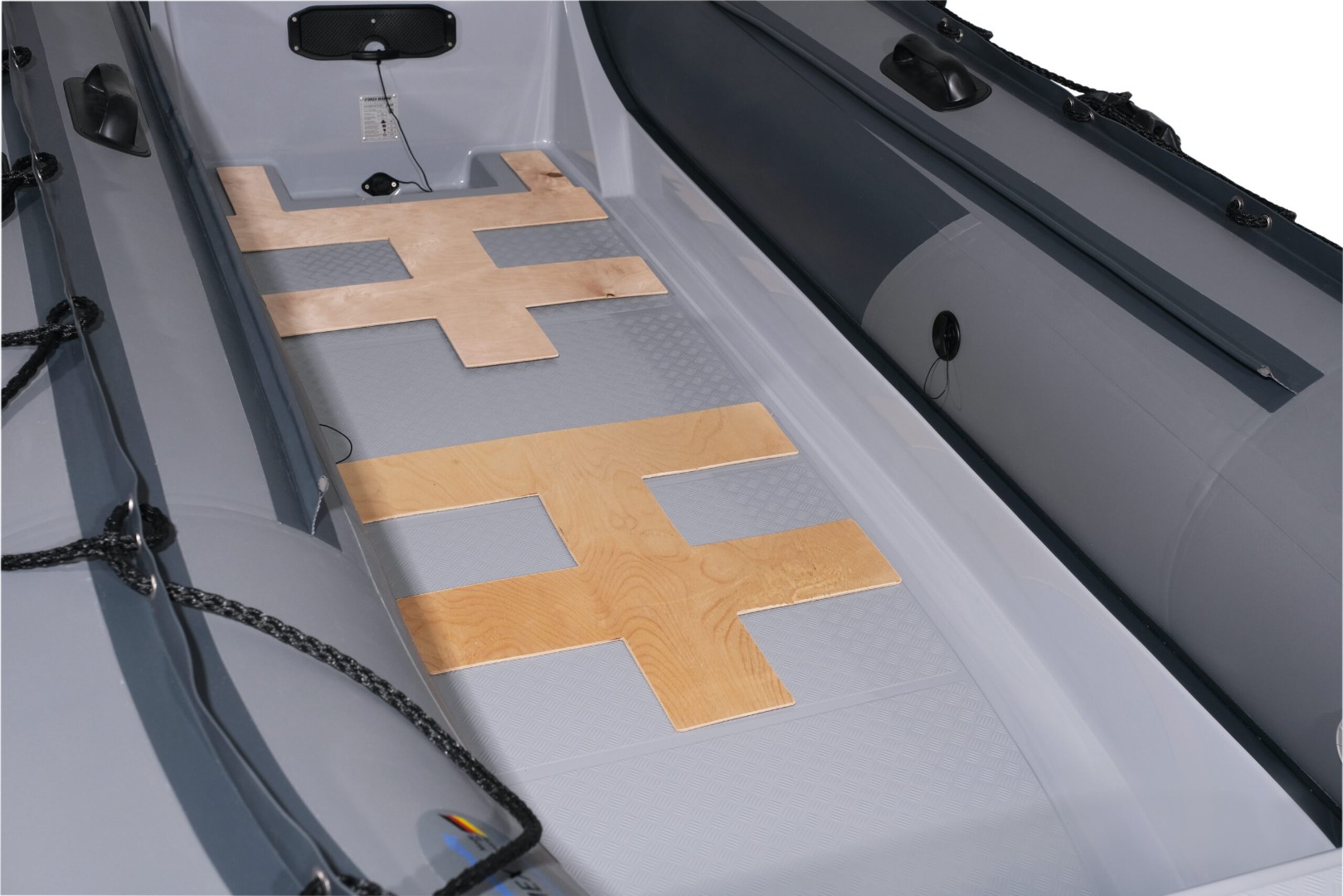 Оборудование корпуса RIB закладными элементами