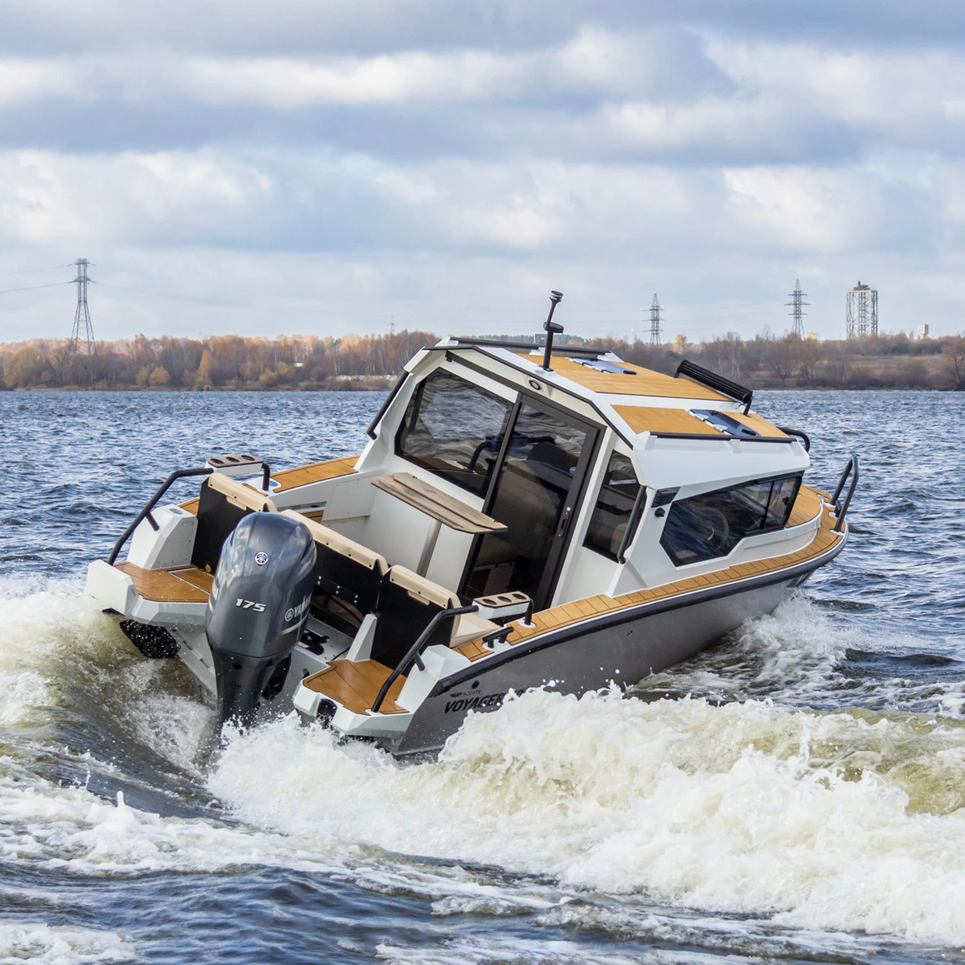 Катер Volzhanka VOYAGER 600 Cabin