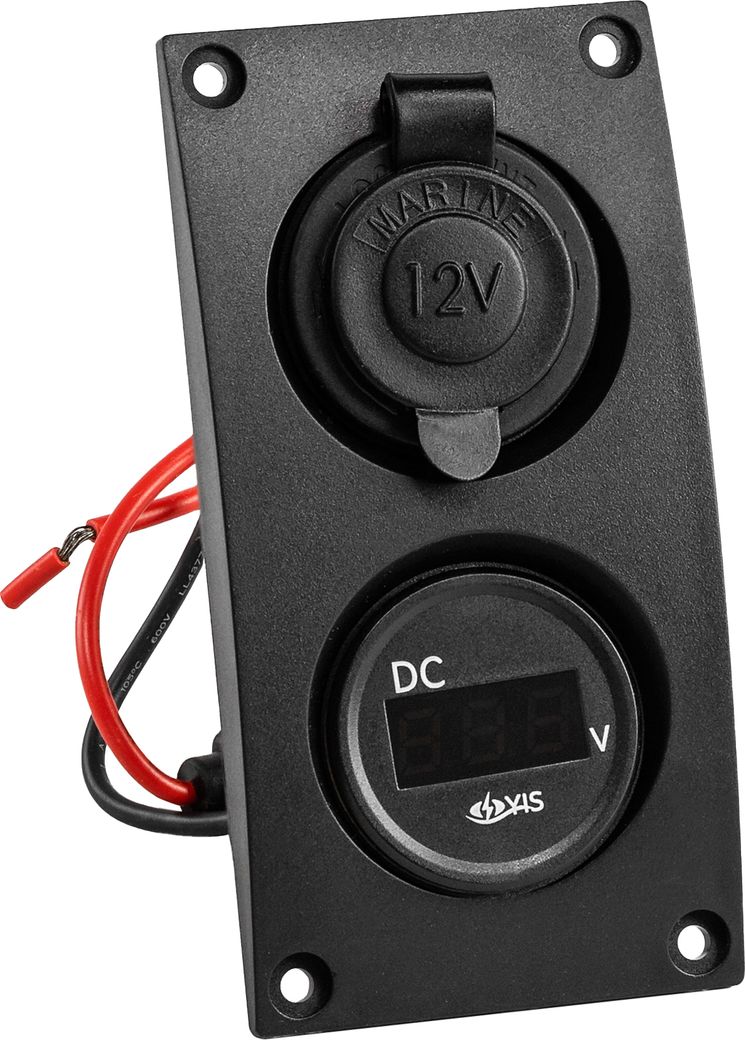 Панель с вольтметром и прикуривателем