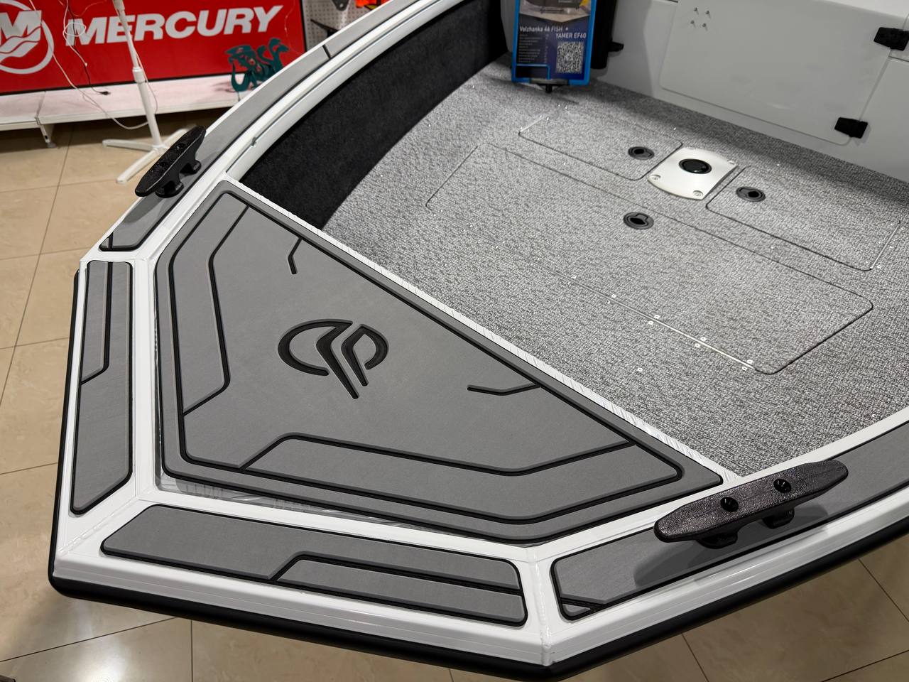 Покрытие EvaDeck на носовой треугольник лодки Волжанка 46 (2025 г.в.), Прокатись.ру