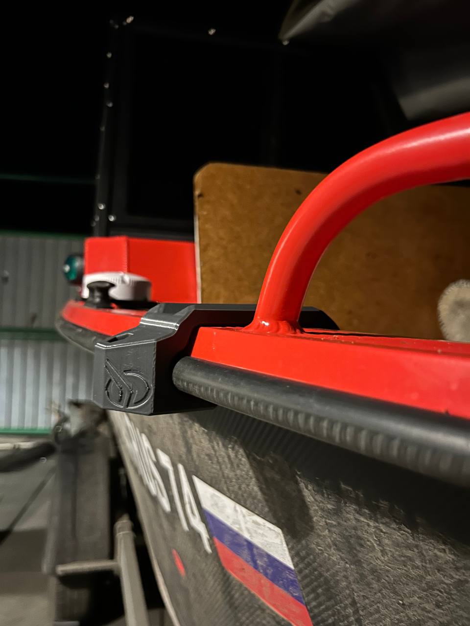 Крепеж носовых фар (к-кт 2шт) Triera 46-54 (рез. привальник) пластик, серый