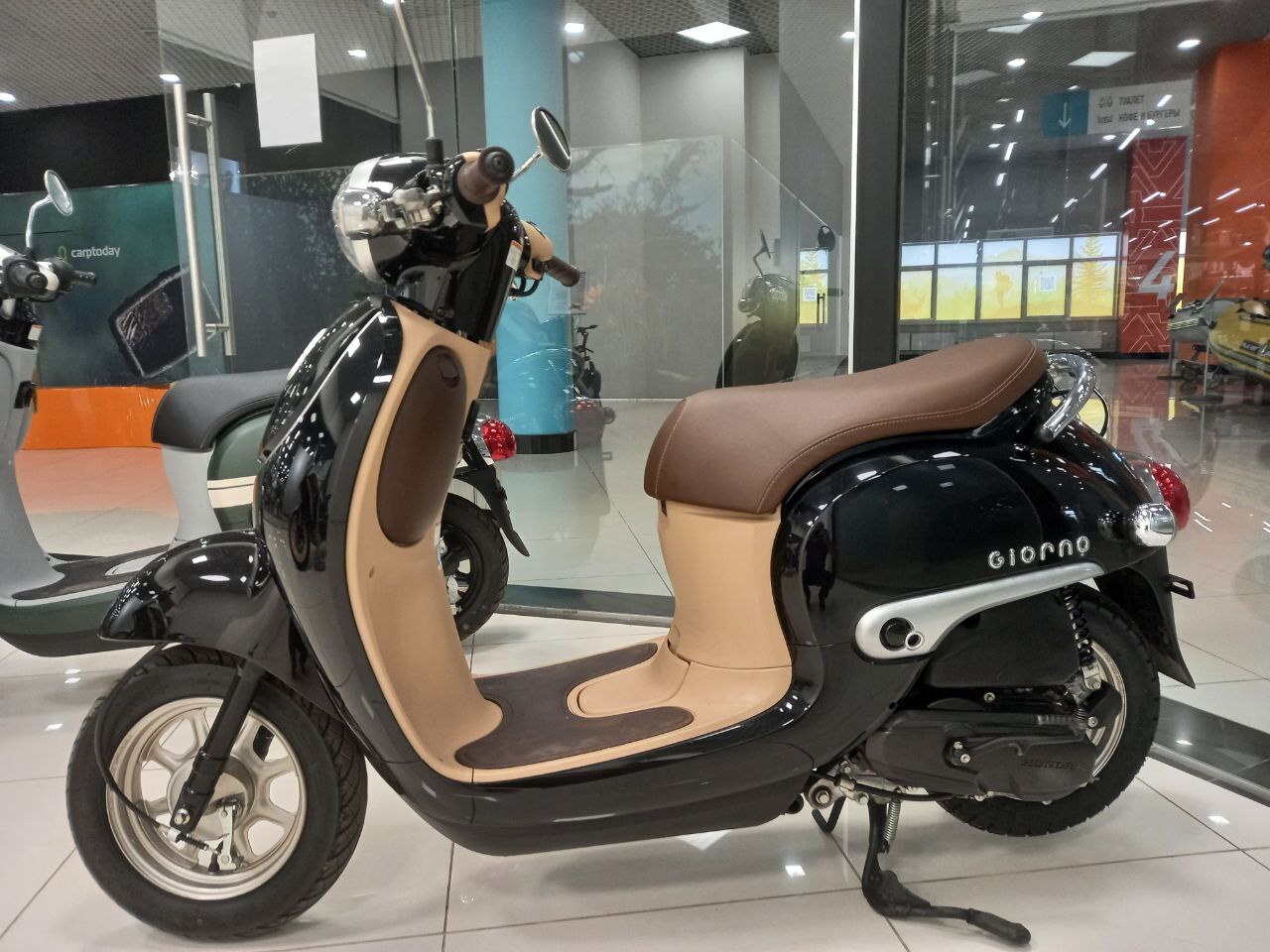 Скутер Honda Giorno PGM-FI AF77 С ПРОБЕГОМ черный