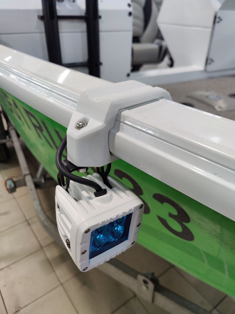 Крепеж носовых фар (к-кт 2шт) Волжанка 46-50 (2024) пластик, белый, Прокатись.ру