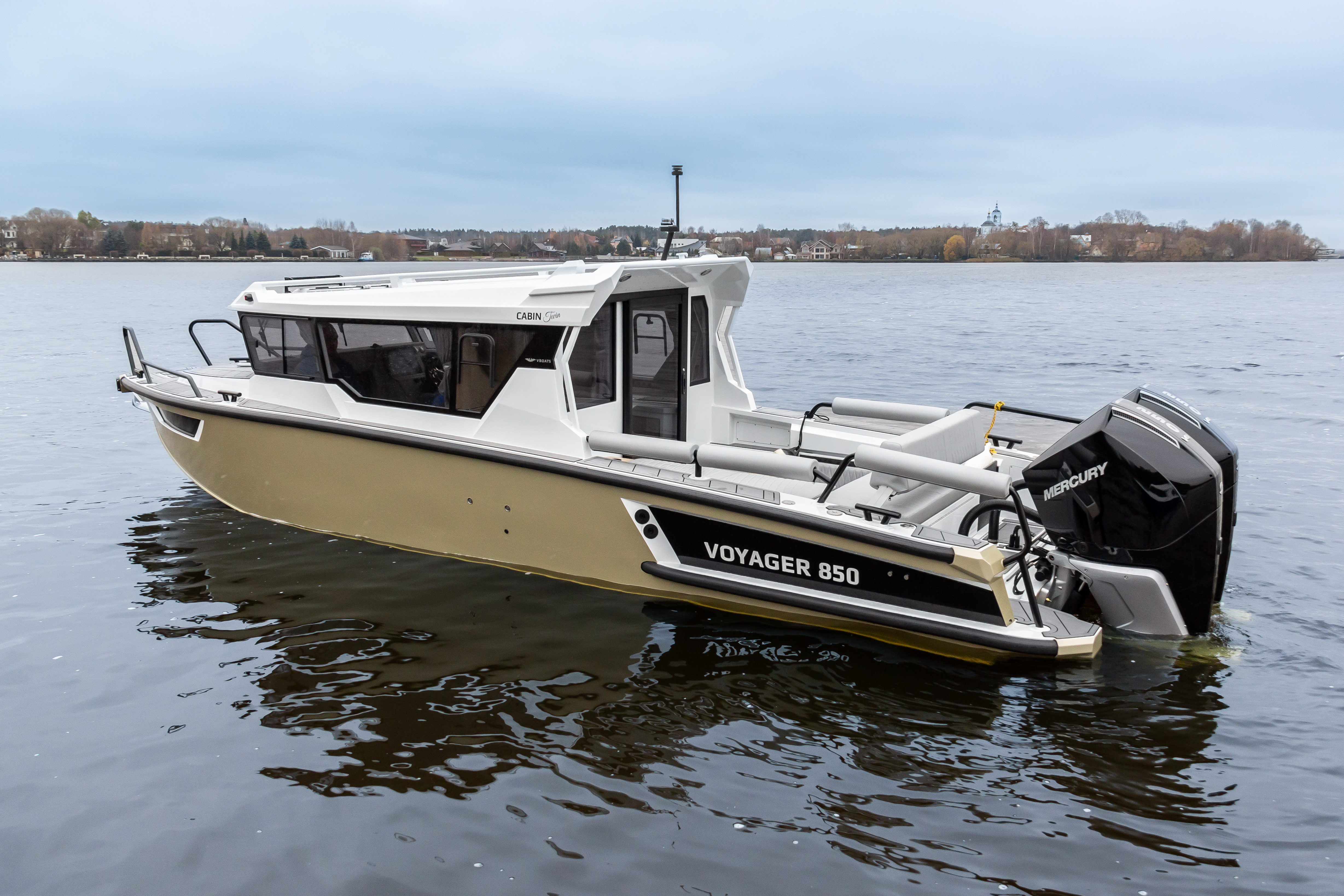 Катер Volzhanka VOYAGER 850 CABIN TWIN