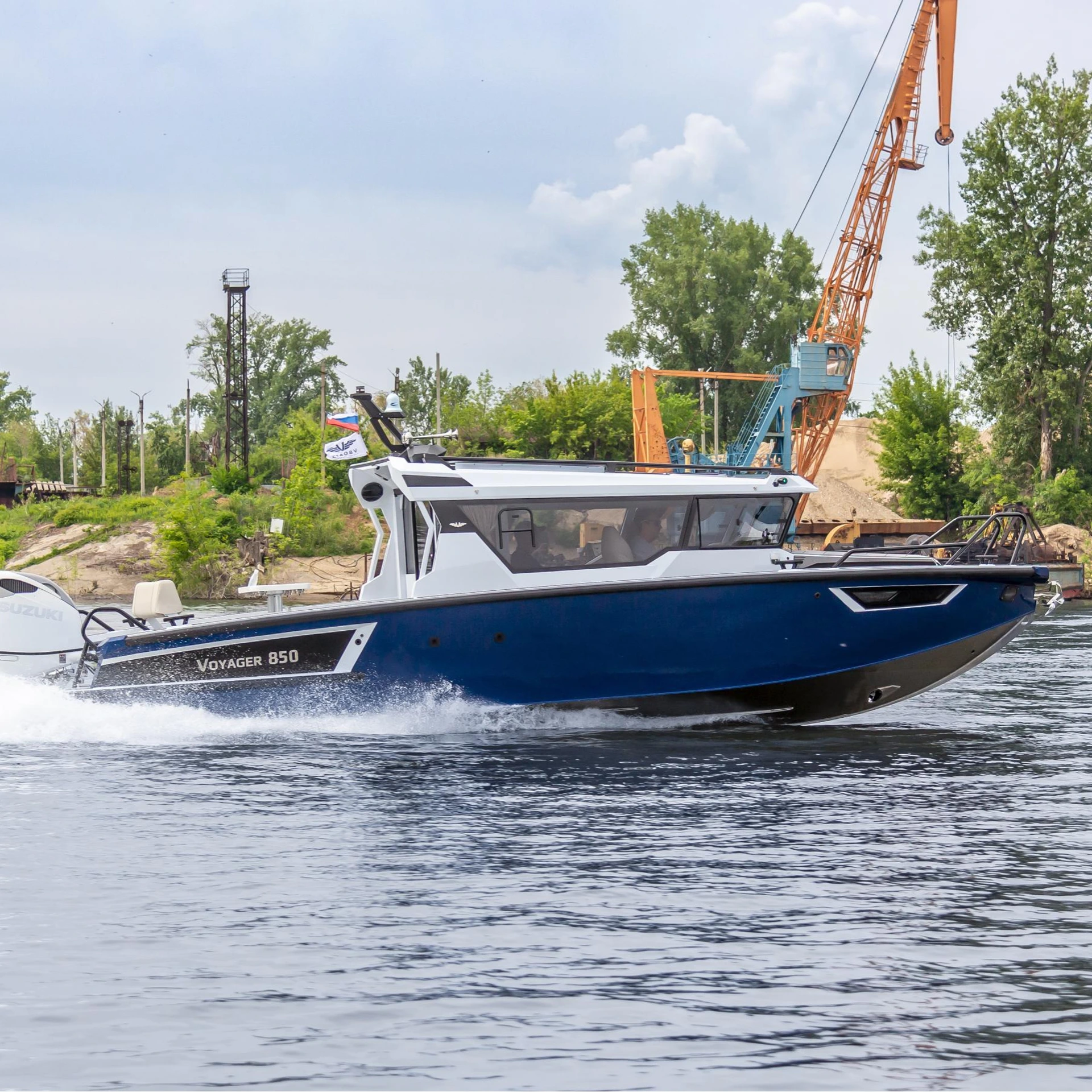Катер Volzhanka VOYAGER 850 Cabin