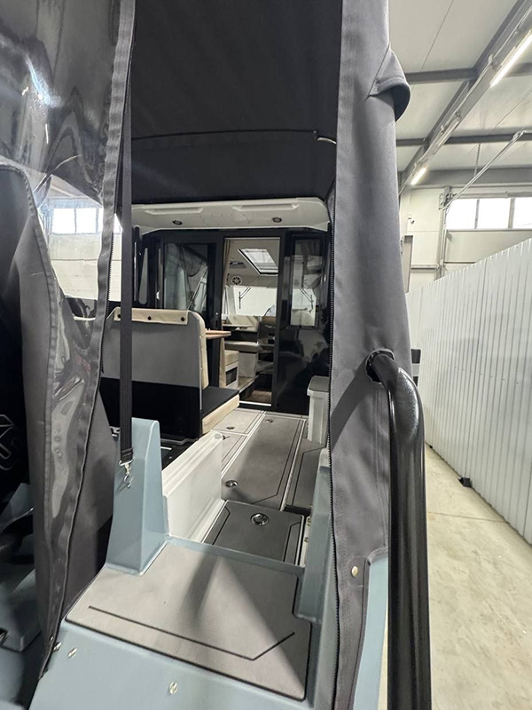 Катер Discovery 23 Cabin