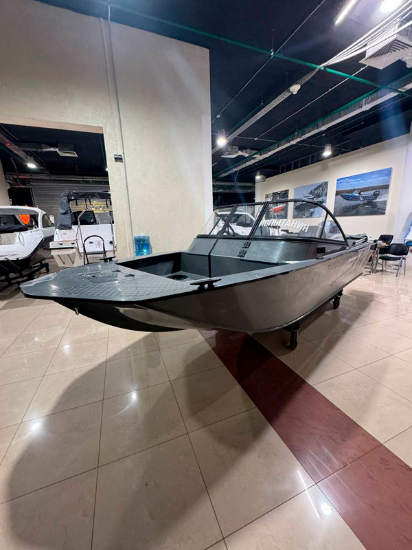 фирменный салон в Москве