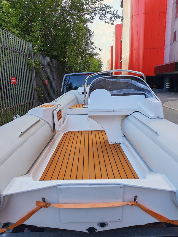 Лодка River Boats RB 380 вид сбоку