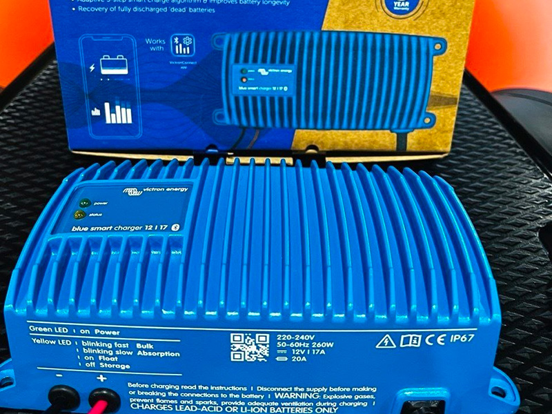 цены на зарядные устройства Victron Energy Blue Smart