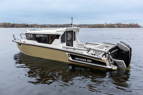 Катер Volzhanka VOYAGER 850 CABIN TWIN Катер Volzhanka VOYAGER 850 CABIN TWIN
